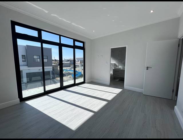 4 BEDROOM HOUSE FOR SALE IN SANDOWN